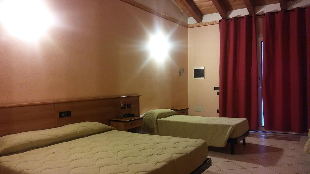 Hotel Tolin Ronco allʼAdige Buitenkant foto